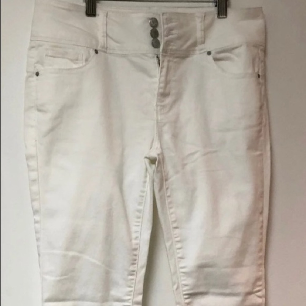 White skinny jeans
